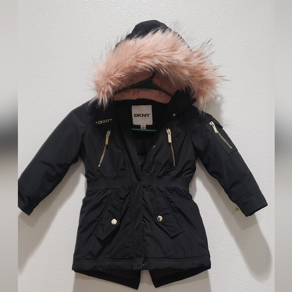 DKNY black coat with pink faux fur trim and gold hardwaresize 3t like new